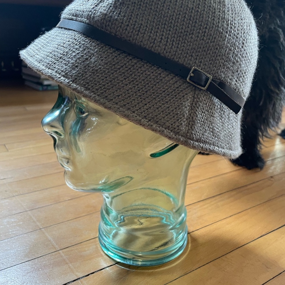 American Eagle hat fall winter leather trim , hat combo of acrylic and wool.
